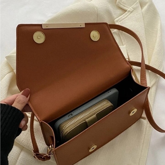 Sleek Beige Crossbody Bag with Gold Accent - Picture 4 of 5